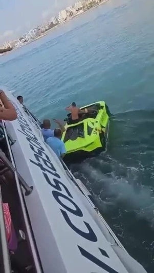 Susto en alta mar: Una embarcación choca contra un barco de avistamiento de cetáceos en Benalmádena