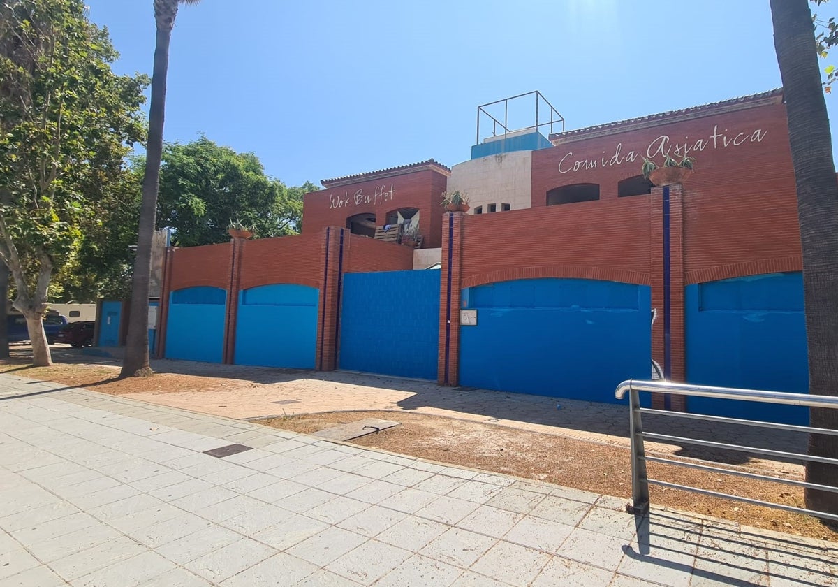 Vista del edificio donde en su día se ubicó Cantora y que hoy está abandonado.