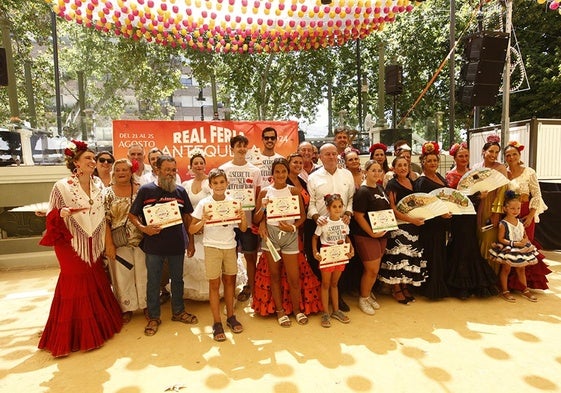 Los ganadores con las autoridades municipales