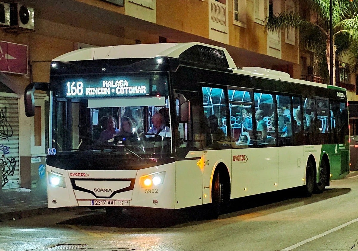 Autobús metropolitano de la línea de Rincón de la Victoria a Málaga.