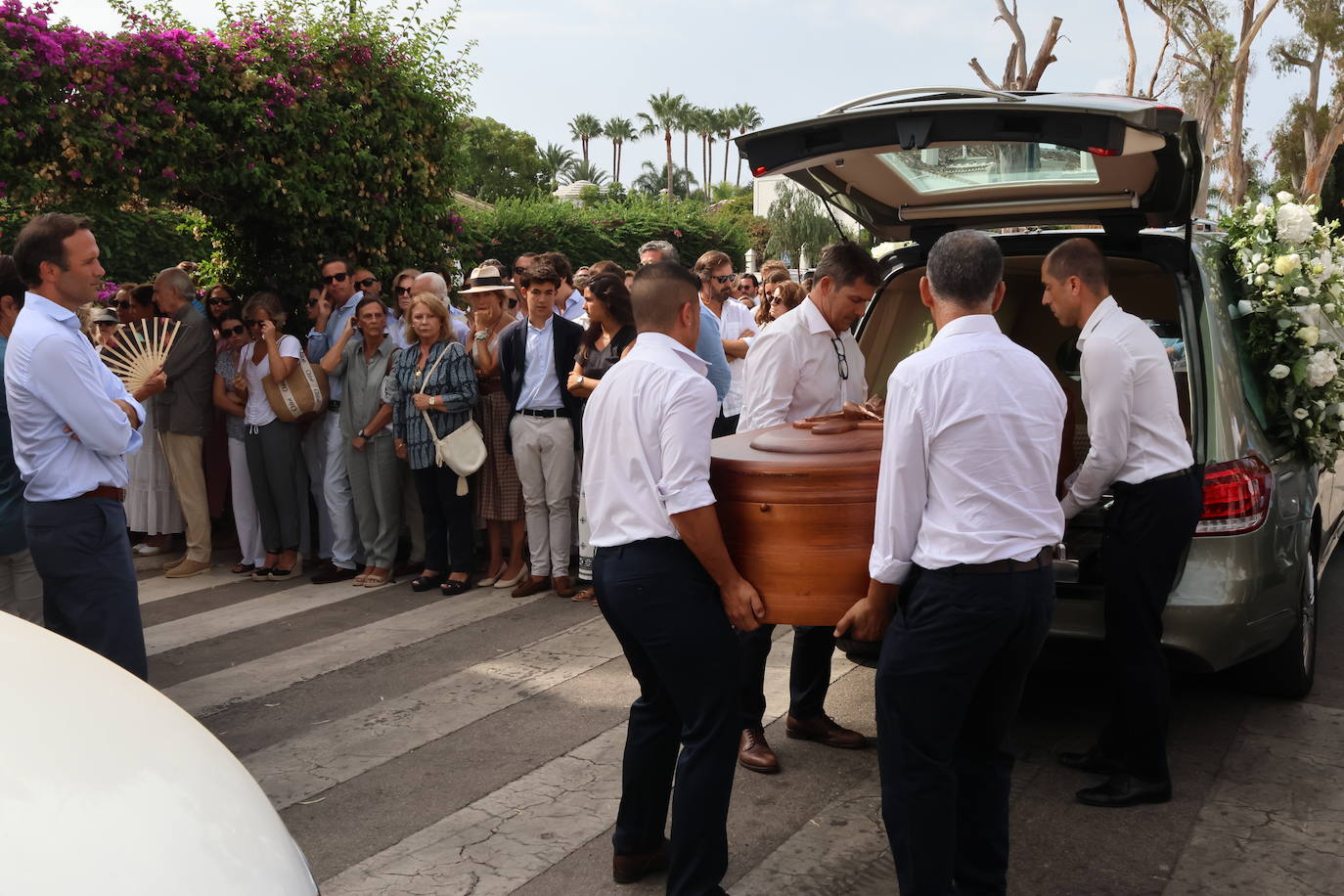 Familiares y amigos despiden a Caritina Goyanes en Marbella