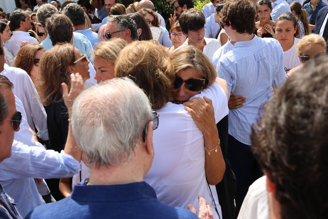 Familiares y amigos despiden a Caritina Goyanes en Marbella