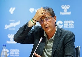 Loren Juarros, director deportivo del Málaga, en la presentación de Sergio Castel.