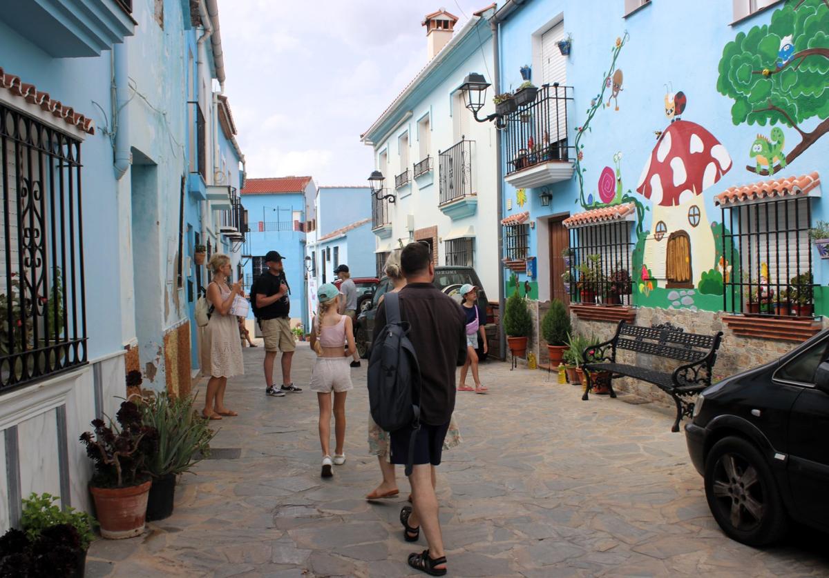 Pese a ser temporada baja, el pueblo mantiene su tirón turístico.