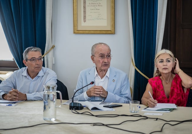 Salado, De la Torre y Del Pozo, en la reunión de este viernes sobre La Rosaleda.