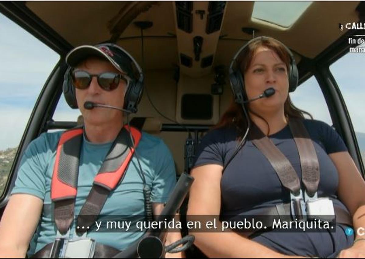 Imagen secundaria 1 - Calleja, en la plaza de Comares, volando en helicóptero con Lorena y con Teodora.