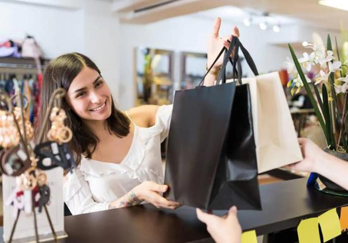 El sector del comercio en Málaga abrirá durante este largo fin de semana en Málaga.