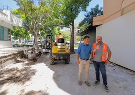 Las obras de acondicionamiento del entorno del centro de salud ya están en marcha.