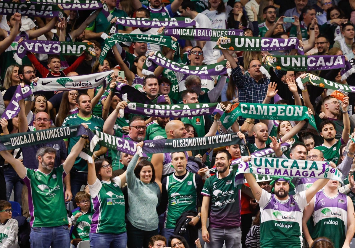 Aficionados del Unicaja, durante un partido en el Palacio de los Deportes.