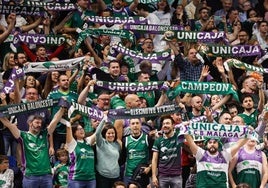 Aficionados del Unicaja, durante un partido en el Palacio de los Deportes.