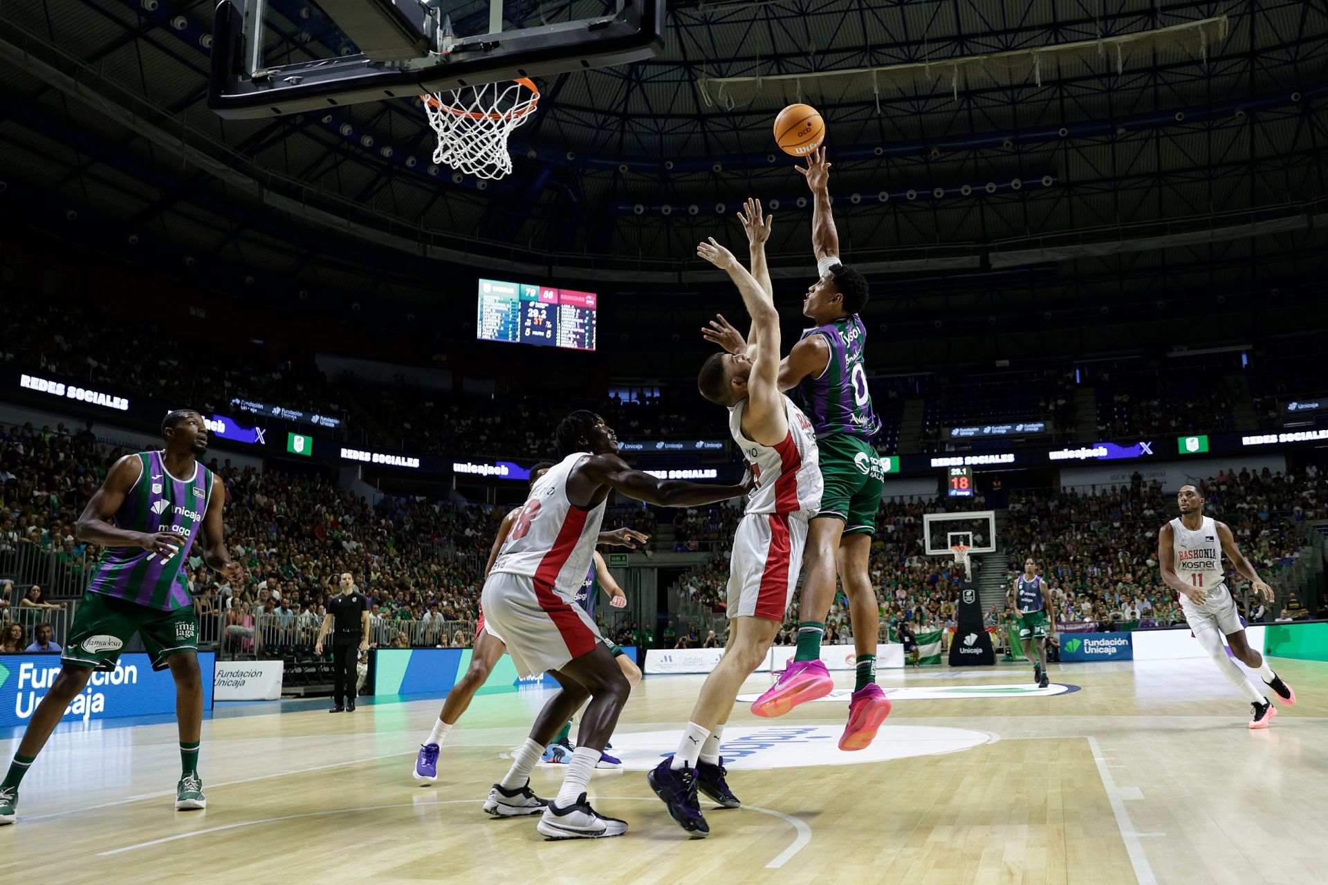 El Unicaja - Baskonia del Torneo Costa del Sol, en imágenes