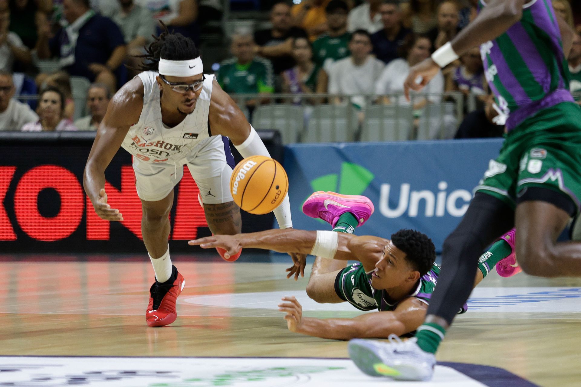 El Unicaja - Baskonia del Torneo Costa del Sol, en imágenes