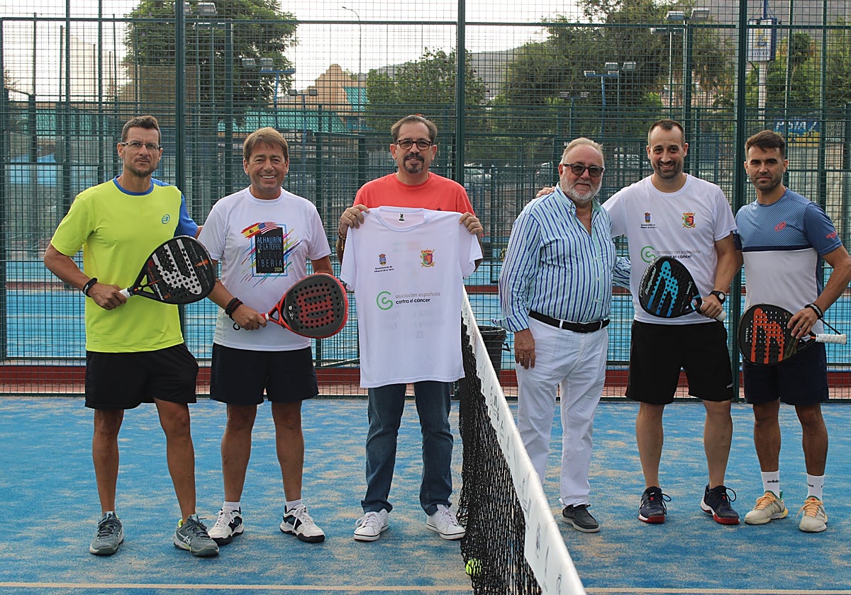Responsables municipales y participantes en el torneo.