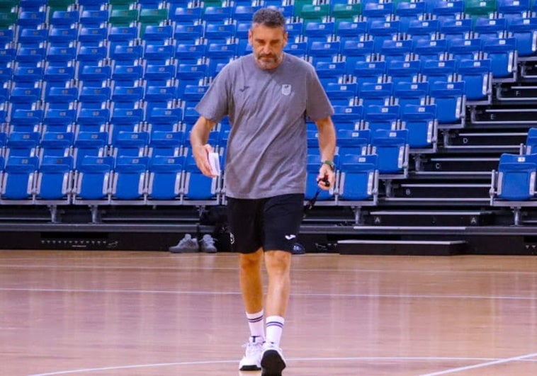 Ibon Navarro, durante el entrenamiento que realizó ayer el Unicaja en Singapur.