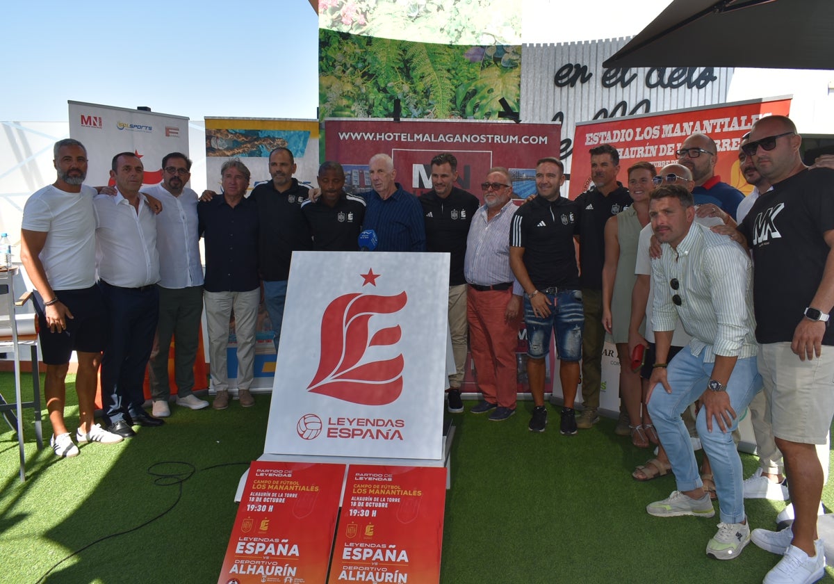 El anuncio del partido entre los veteranos del Club Deportivo Alhaurín 'La Peña' y las Leyendas de España.