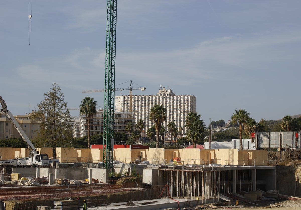 Estructura de madera levantada, en apenas tres días, para construir la primera planta del futuro complejo de apartamentos Oceanika.