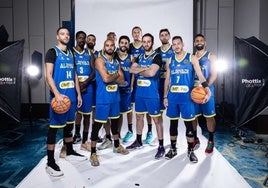 La plantilla del Al Riyadi posa en Singapur.