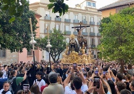 Momento de la llegada de los titulares de la Cofradía del Puerto a la Catedral.