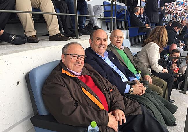 Fernando Puche, en La Rosaleda con sus grandes amigos Eduardo Padilla (también fallecido hace poco) y Federico Beltrán