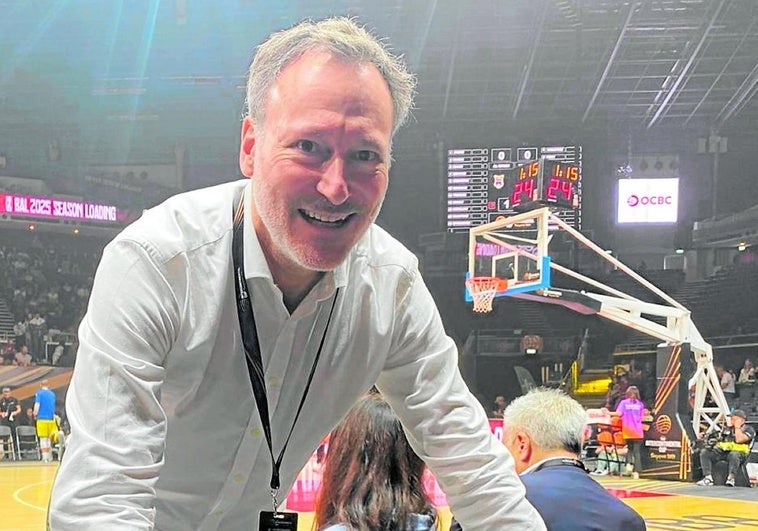 El CEO de la Basketball Champions League, Patrick Comninos, en Singapur.