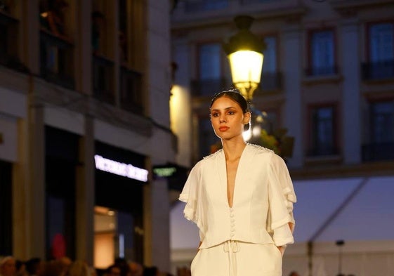 Málaga de Moda otorga el premio Talento y Creatividad 2024 al diseñador Raúl Doña en la Pasarela Larios