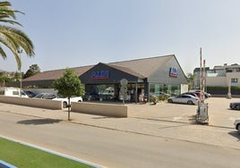 Fachada exterior del supermercado Aldi en Caleta de Vélez.