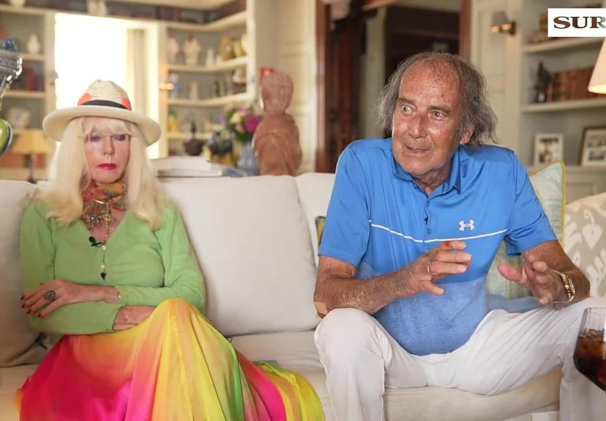 Luis Ortiz, con Gunilla von Bismarck en su casa cuando estaban casados.