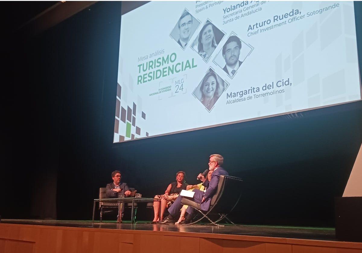 Mesa de debate sobre el turismo residencial.