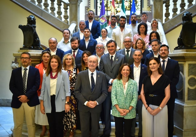 Foto de familia de algunos de los representantes públicos que acudieron al Foro.