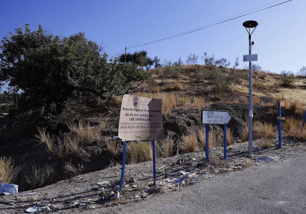 Desvío de tráfico previo a la zona en la que se quiere implantar el Centro Ambiental Málaga Norte.