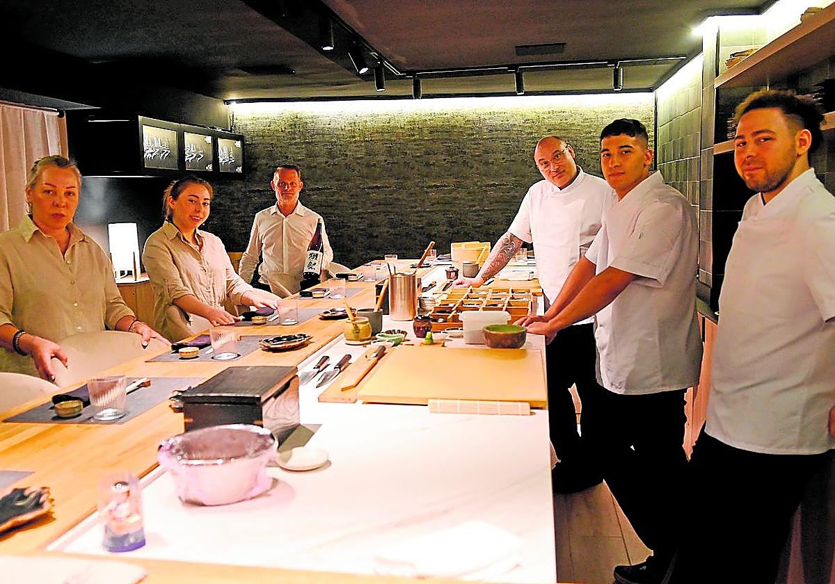 Puro Sushi: Poke japonés y dos menús en una barra con muchas historias