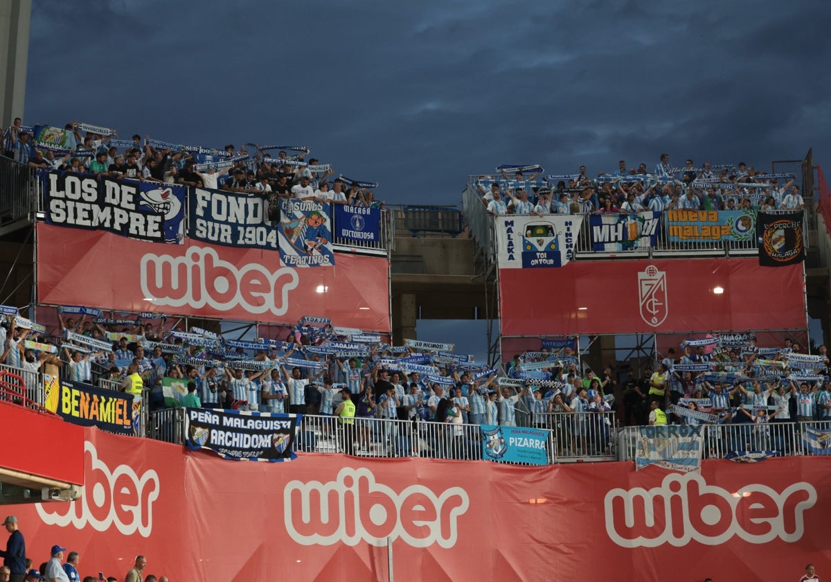 La afición del Málaga, en el Nuevo Los Cármenes de Granada.