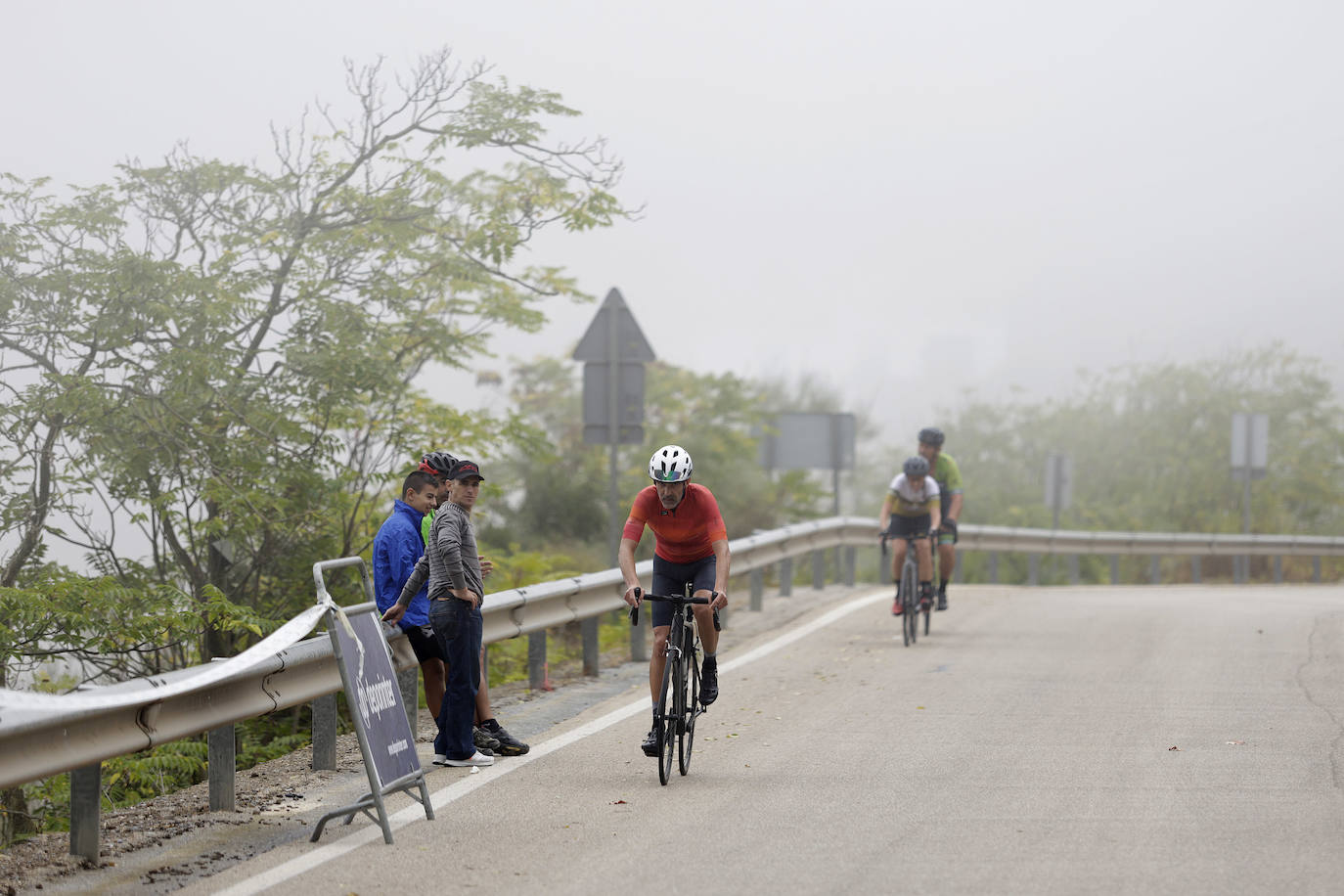 Casi 500 ciclistas participan en la Subida a la Fuente de la Reina