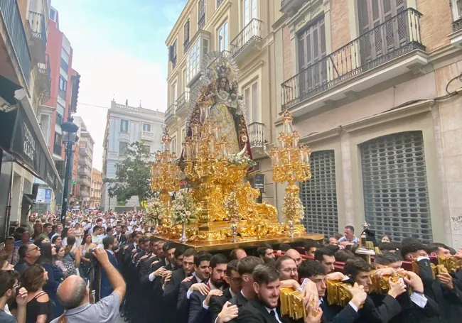 Cientos de personas acompañaron a la Patrona de la feligresía de los Mártires.