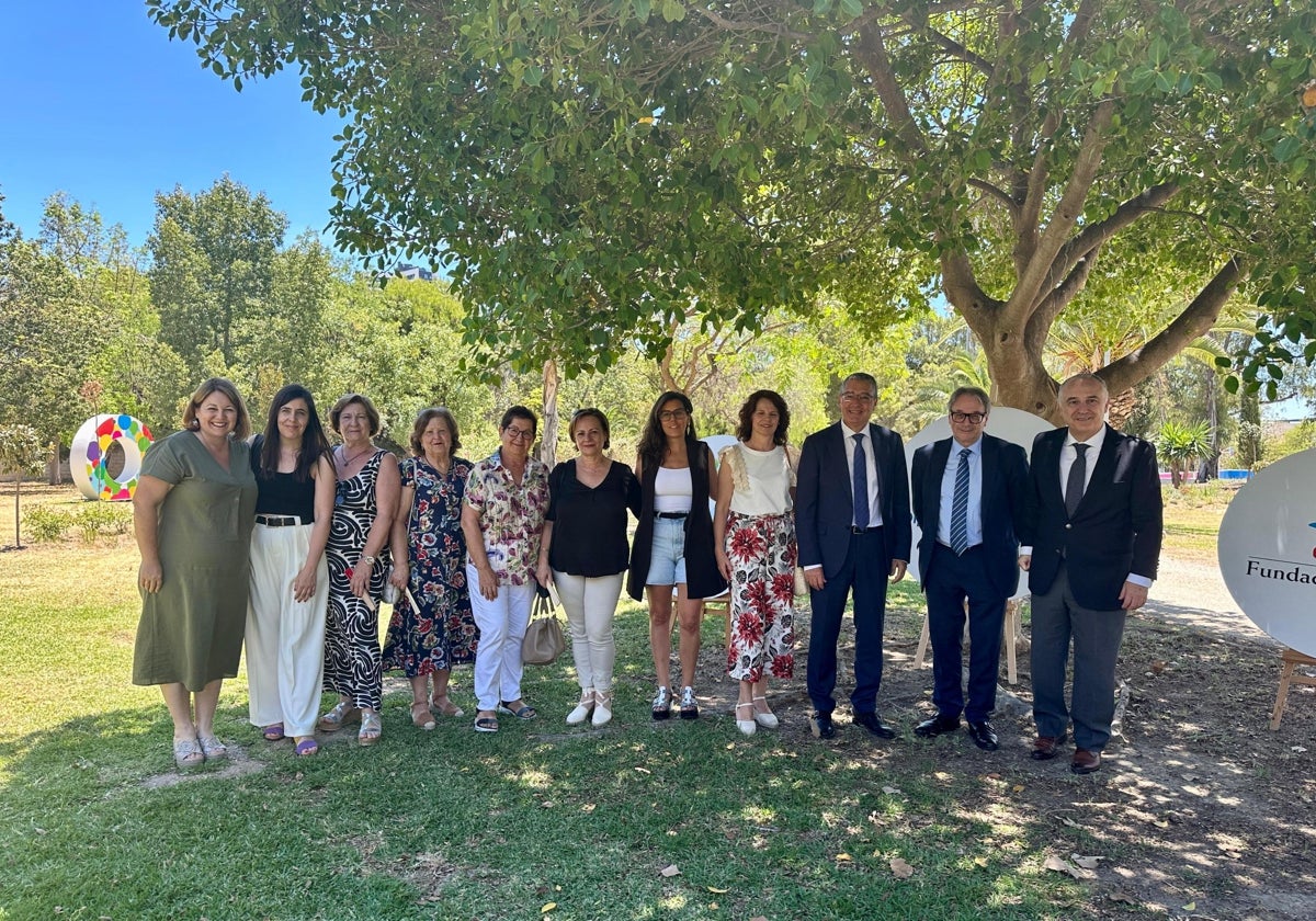 Autoridades y participantes en el proyecto, en la sede de La Noria en Málaga capital.