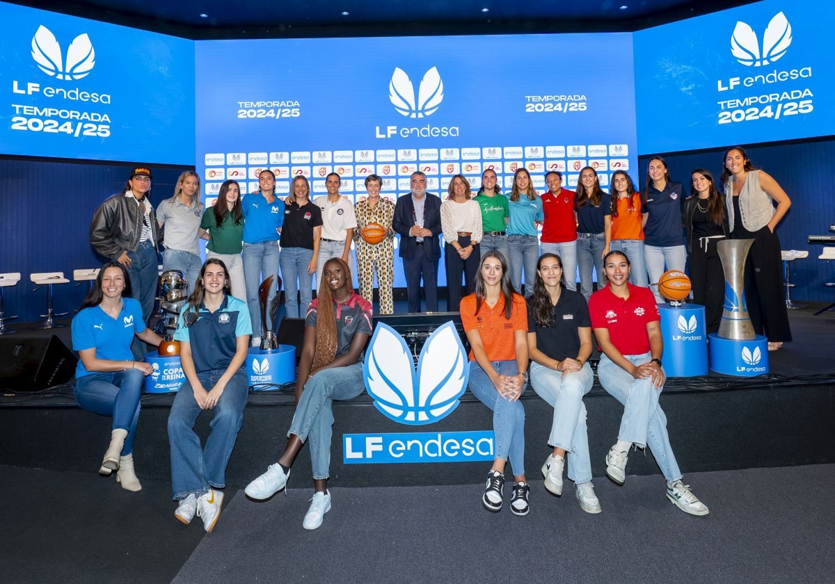 Dirigentes y representantes de los equipos en la presentación celebrada ayer.