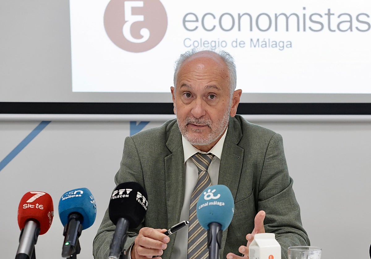 Manuel Méndez, decano del Colegio de Economistas de Málaga.