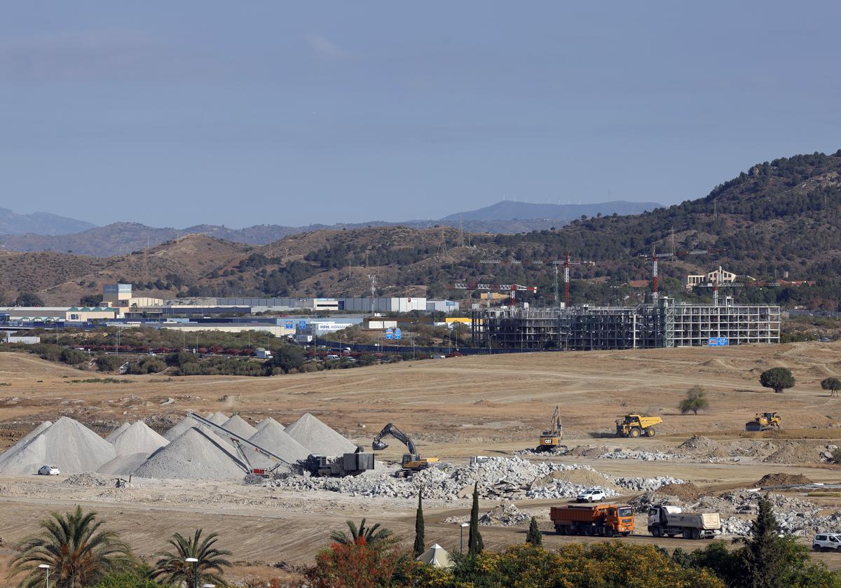 Aspecto de las obras de urbanización de los suelos de Cortijo Merino (Amoniaco).