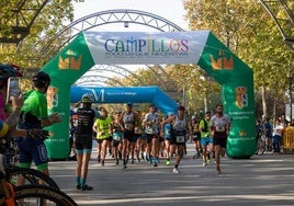 Ciclistas y corredores durante la pasada edición de la Quedada Solidaria contra el Cáncer.