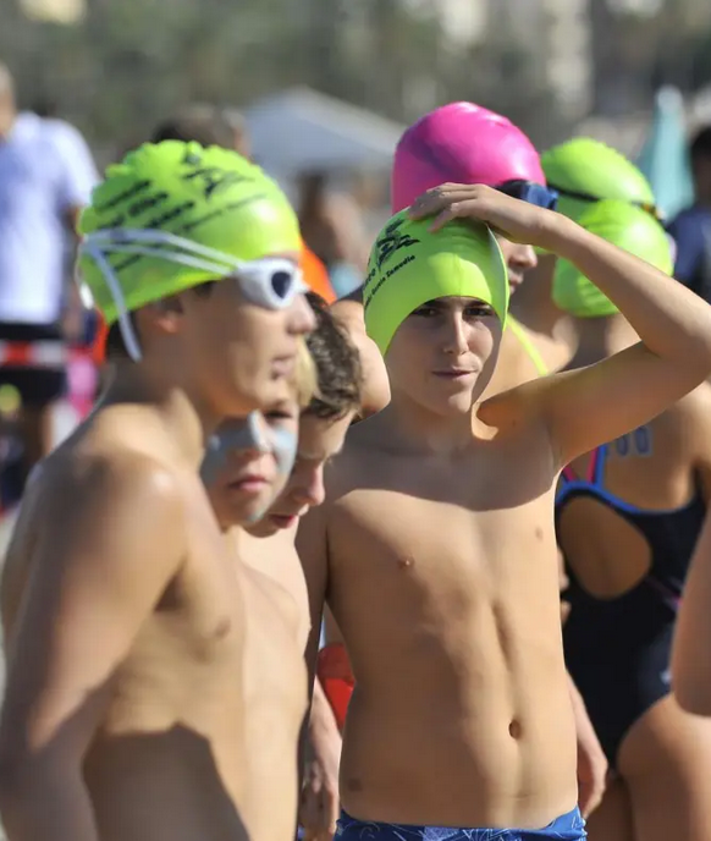 Imagen secundaria 2 - Marcos Honorato y Natalia Rueda, campeonas de la Travesía a nado Memorial Tomás García Zamudio