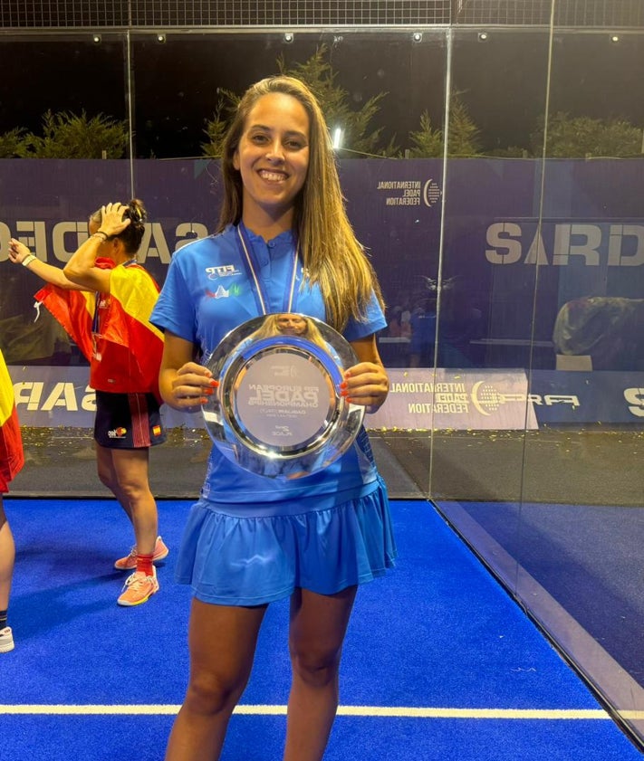 Imagen secundaria 2 - Lorena Vano, un talento malagueño en la selección italiana de pádel