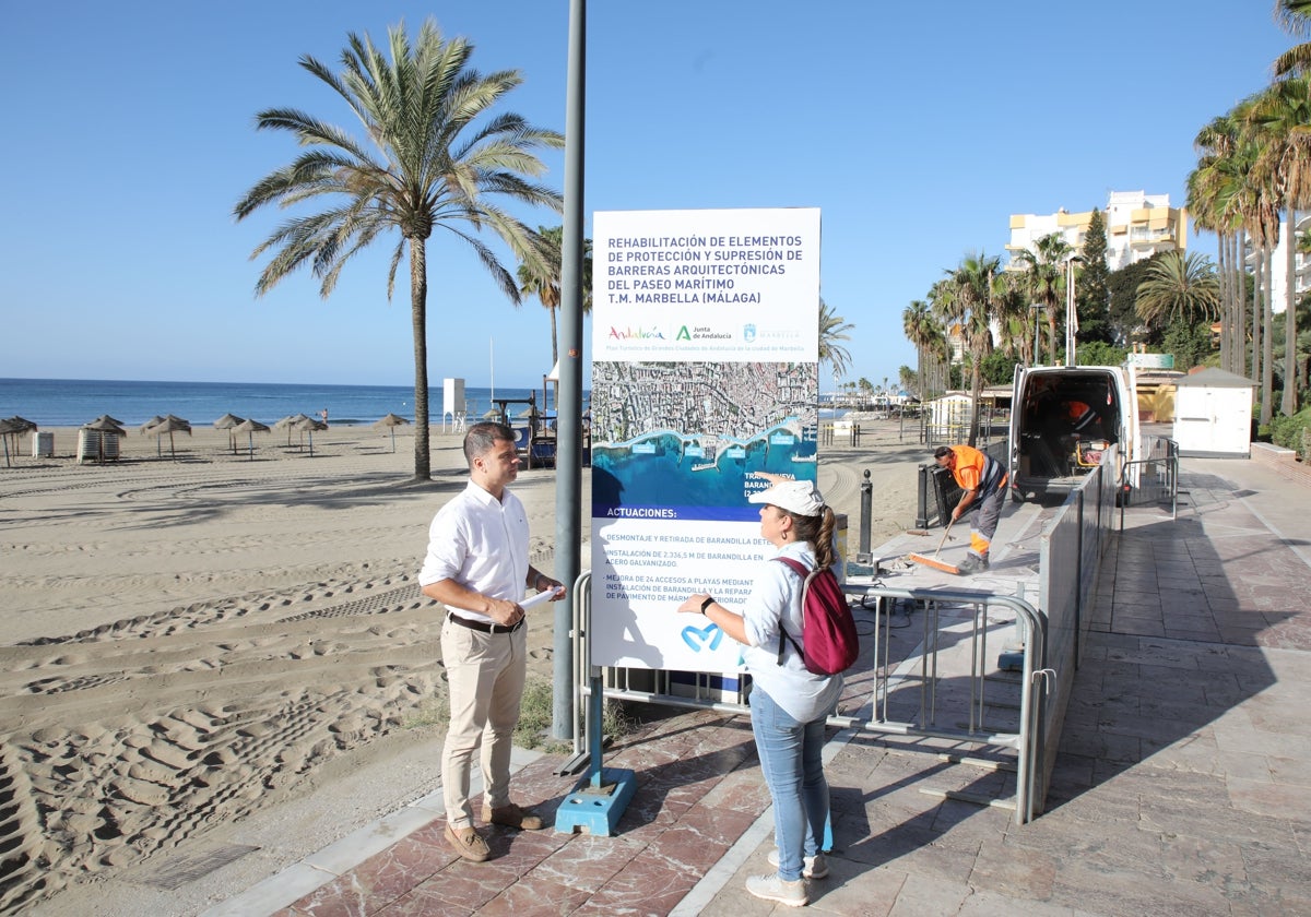 Comienza la reparación de parte de la barandilla y accesos al Paseo Marítimo