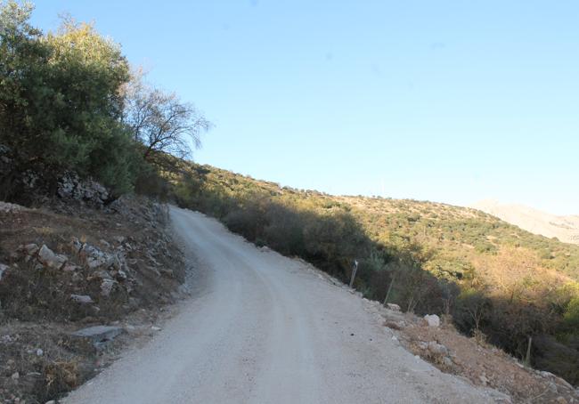 Primer ascenso por carril de tierra.