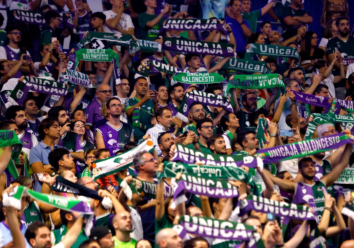 Aficionados del Unicaja, durante el encuentro del pasado domingo contra el Girona.