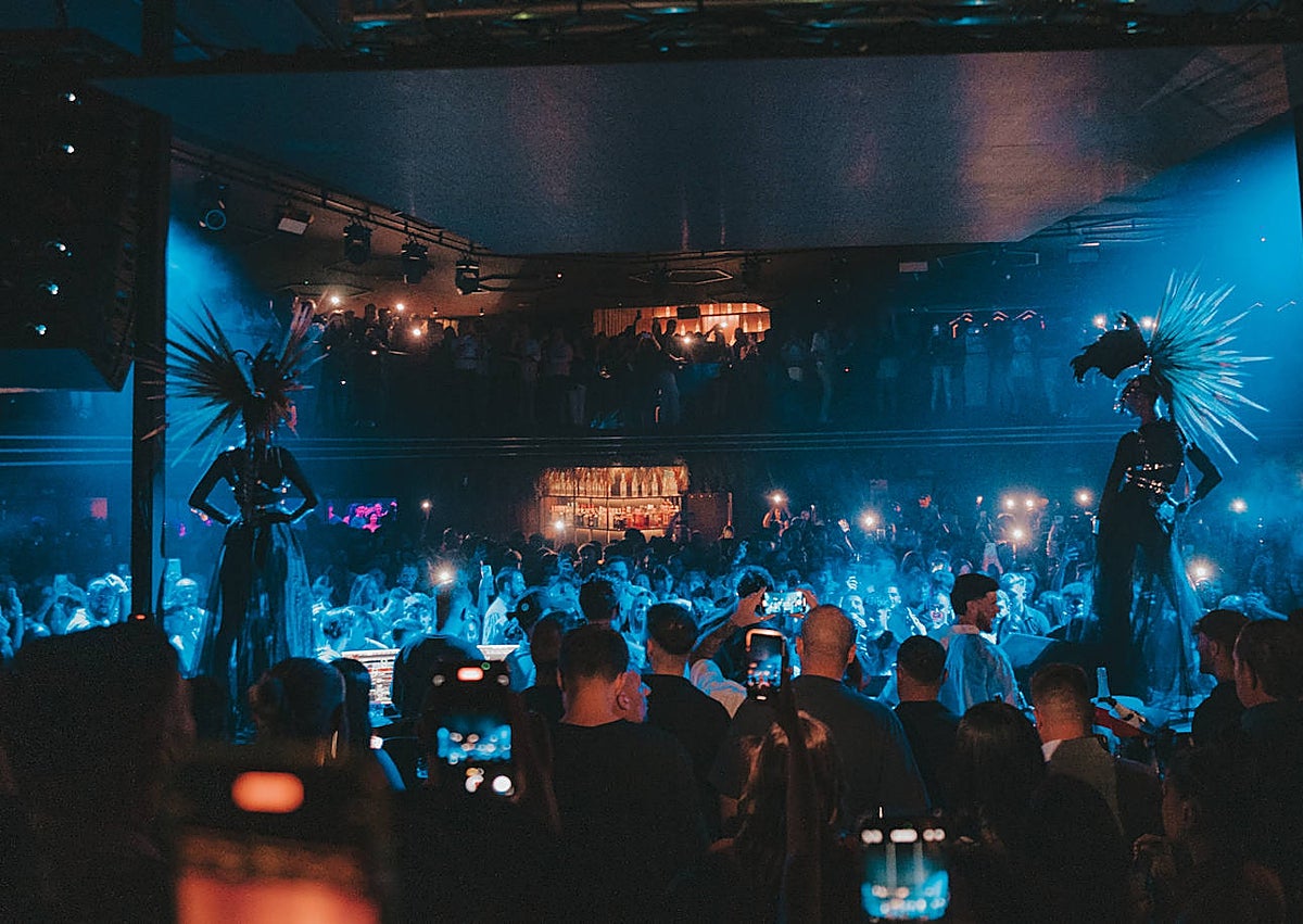 Imagen secundaria 1 - Inauguración de la discoteca Santa Rita, el pasado fin de semana. 