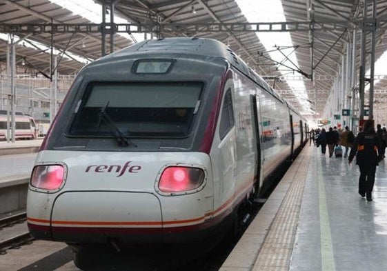 Tren del servicio Avant, estacionado en María Zambrano.