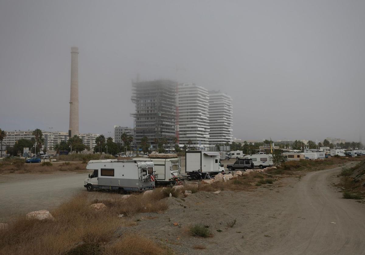 El taró irrumpe y deja una niebla densa en distintos puntos de Málaga