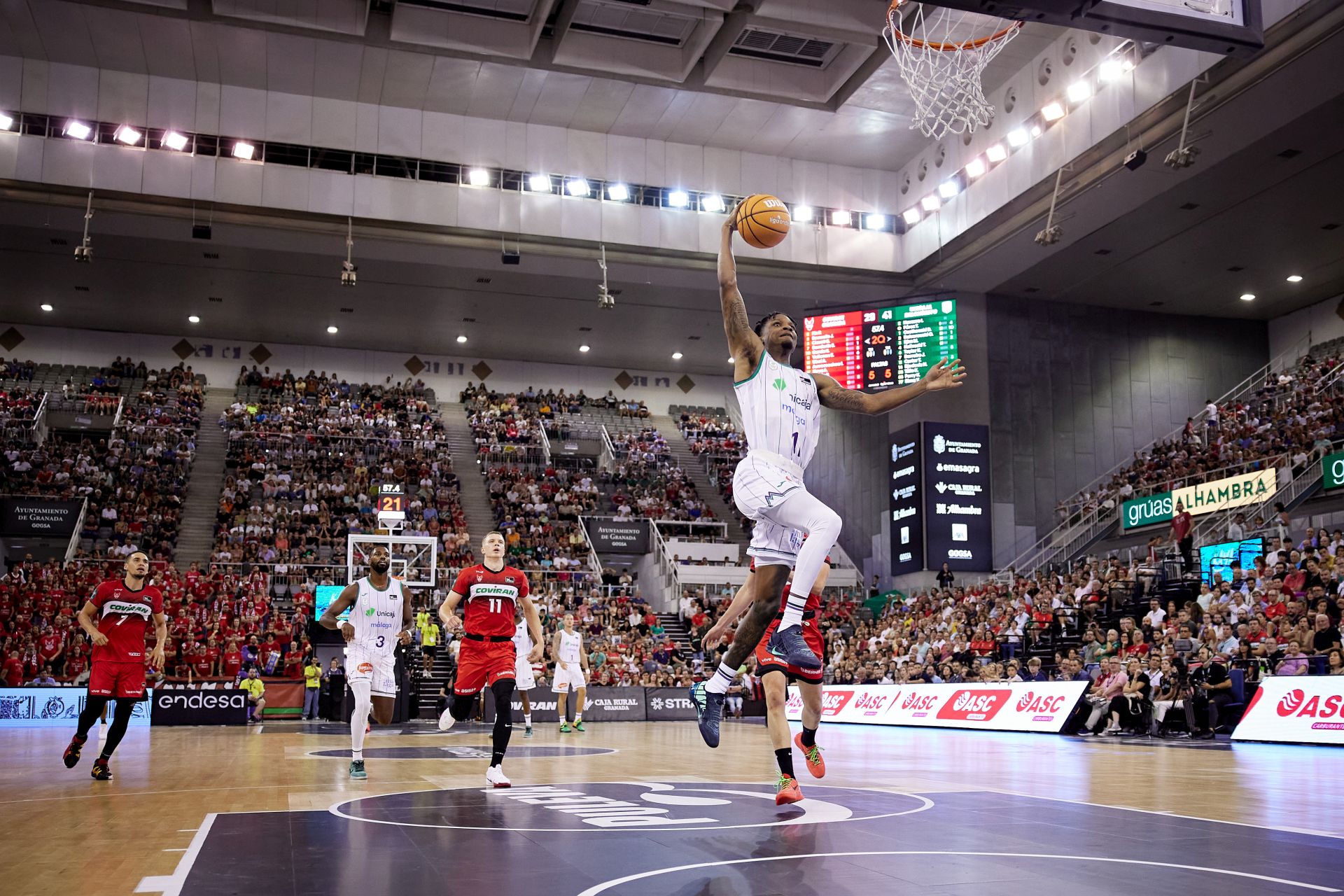 El triunfo del Unicaja en Granada, en imágenes