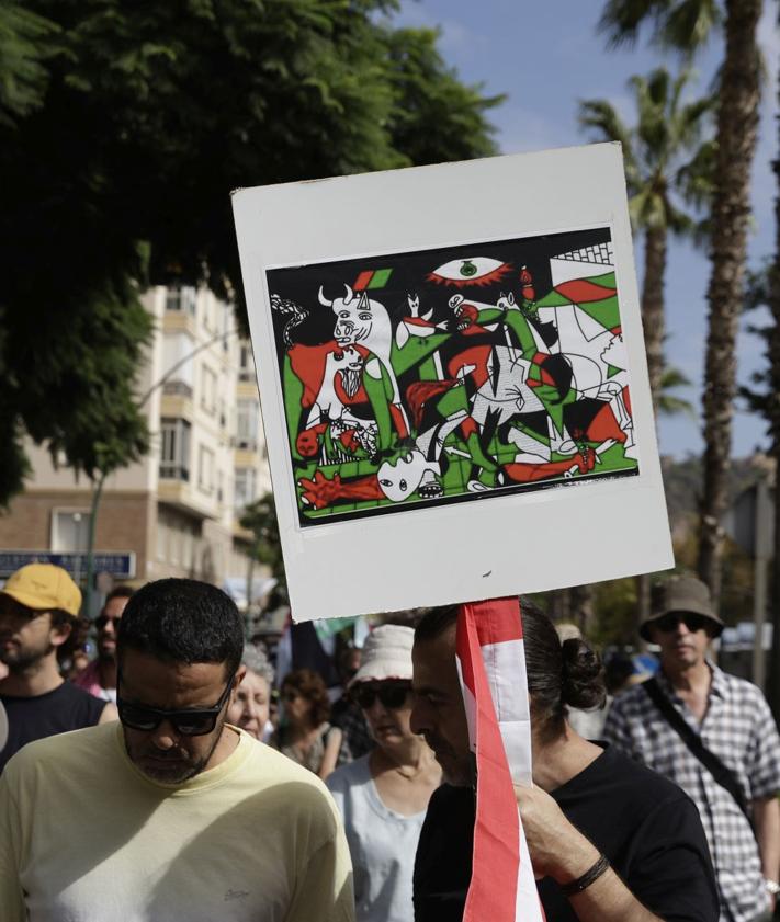 Imagen secundaria 2 - Más de mil personas salen a la calle en Málaga para pedir la paz en Palestina