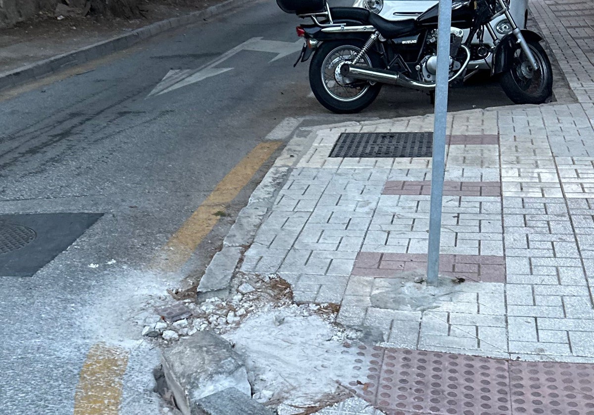 Bordillos rotos en Almirante Enríquez.